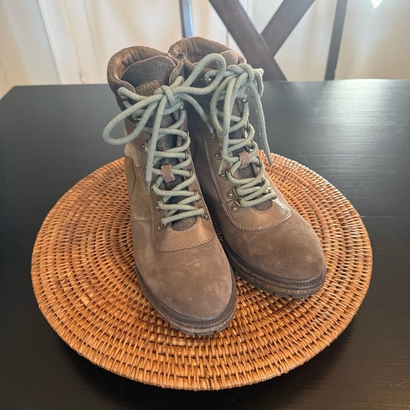 Element Lace-Up Boots in Brown and Tan size 8 wide - Picture 3 of 12